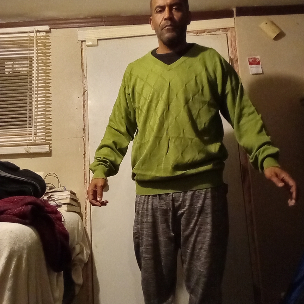 Sweaters - Picture 2 of 5